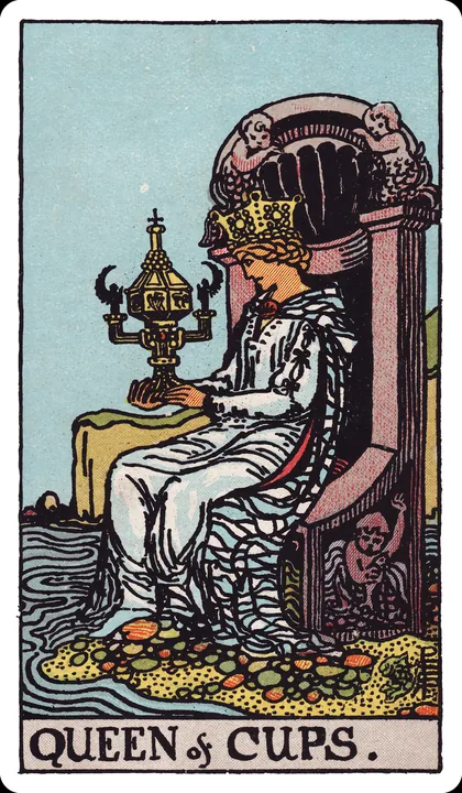 Lá bài Nữ Hoàng Cốc (Queen of Cups) trong bộ Rider-Waite-Smith