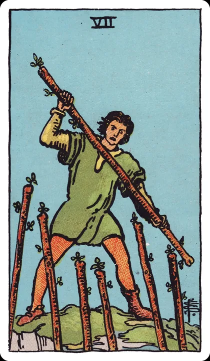 Lá bài Bảy Gậy (Seven of Wands) trong bộ Rider-Waite-Smith
