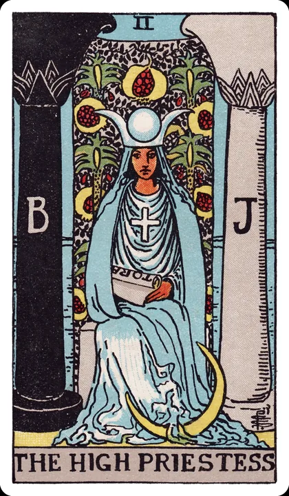 Lá bài Nữ Tư Tế (The High Priestess) trong bộ Rider-Waite-Smith