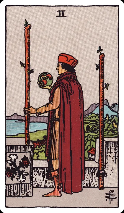 Lá bài Hai Gậy (Two of Wands) trong bộ Rider-Waite-Smith
